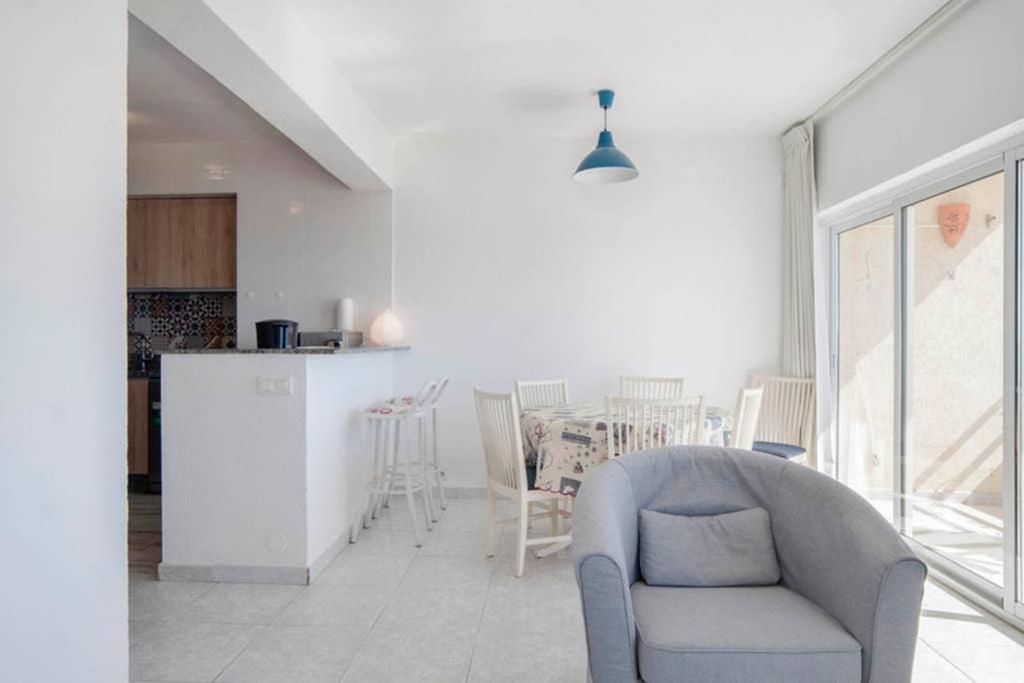 021 - Wonderful Beachfront Apartment With Stunning Sea Views Benalmádena Eksteriør billede
