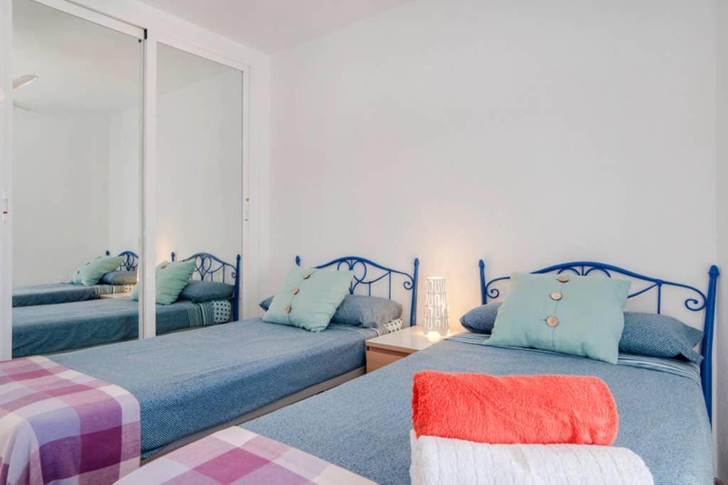021 - Wonderful Beachfront Apartment With Stunning Sea Views Benalmádena Eksteriør billede