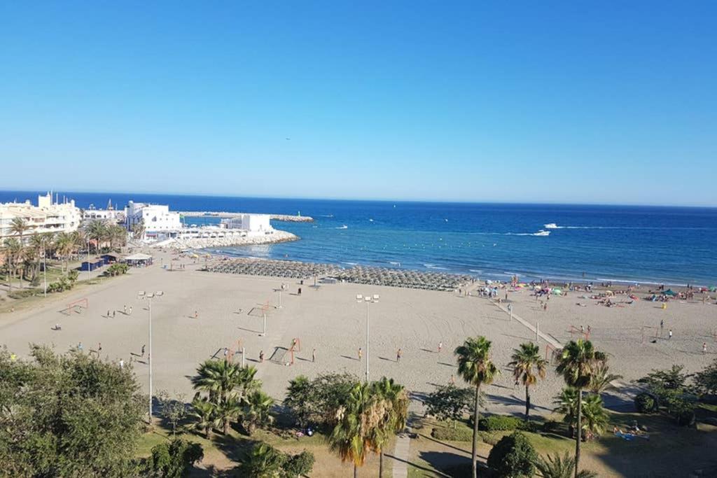 021 - Wonderful Beachfront Apartment With Stunning Sea Views Benalmádena Eksteriør billede