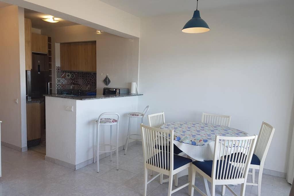 021 - Wonderful Beachfront Apartment With Stunning Sea Views Benalmádena Eksteriør billede