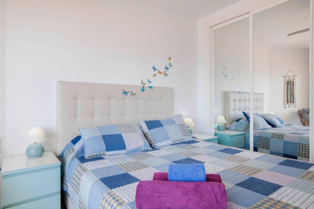 021 - Wonderful Beachfront Apartment With Stunning Sea Views Benalmádena Eksteriør billede
