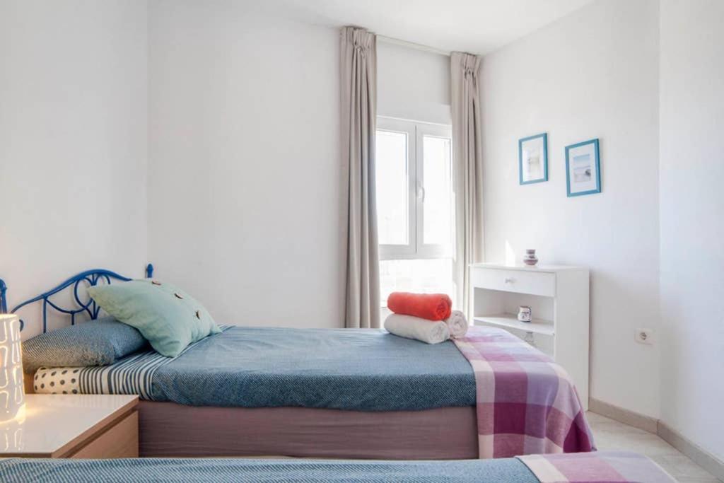 021 - Wonderful Beachfront Apartment With Stunning Sea Views Benalmádena Eksteriør billede