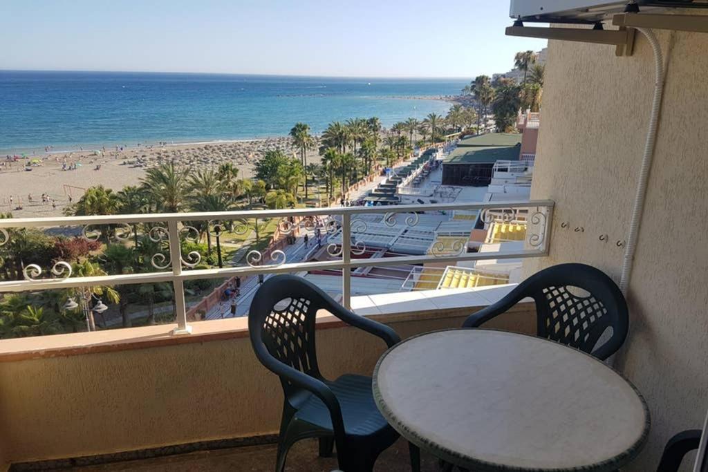 021 - Wonderful Beachfront Apartment With Stunning Sea Views Benalmádena Eksteriør billede
