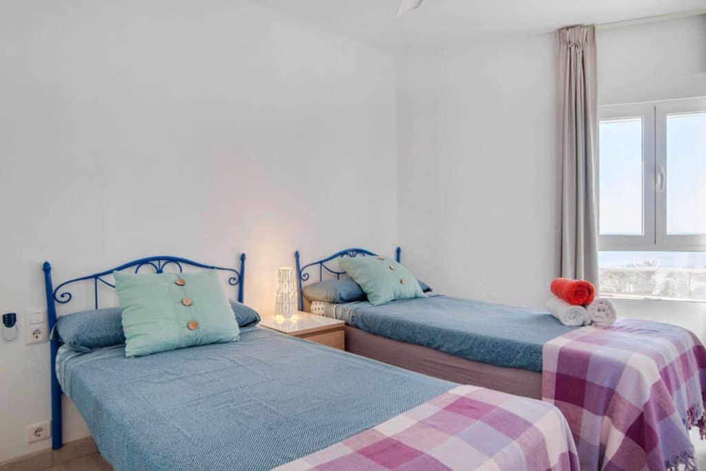 021 - Wonderful Beachfront Apartment With Stunning Sea Views Benalmádena Eksteriør billede