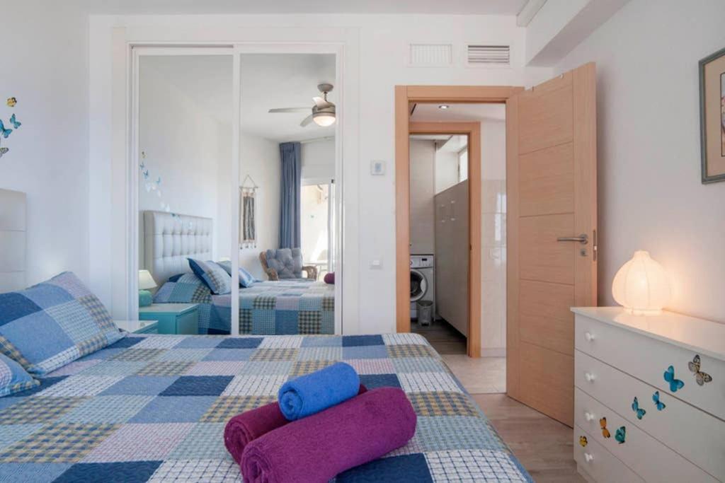 021 - Wonderful Beachfront Apartment With Stunning Sea Views Benalmádena Eksteriør billede