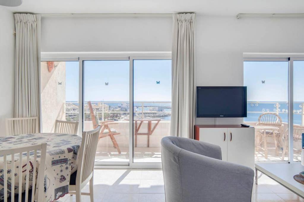 021 - Wonderful Beachfront Apartment With Stunning Sea Views Benalmádena Eksteriør billede